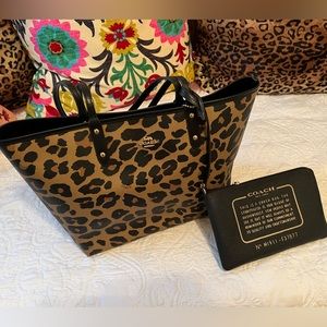 Coach tote reversible tote with pouch